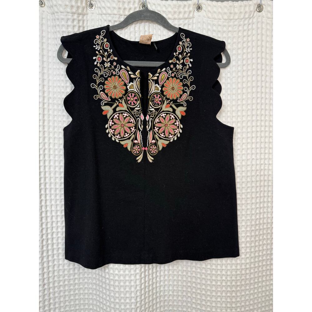 Akemi + Kin Anthropologie Binah Embroidered Scallop Sleeve Top Black Sz S N - Picture 2 of 6